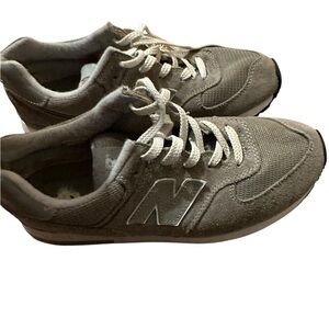 New Balance Men's Sneakers in Gray and White